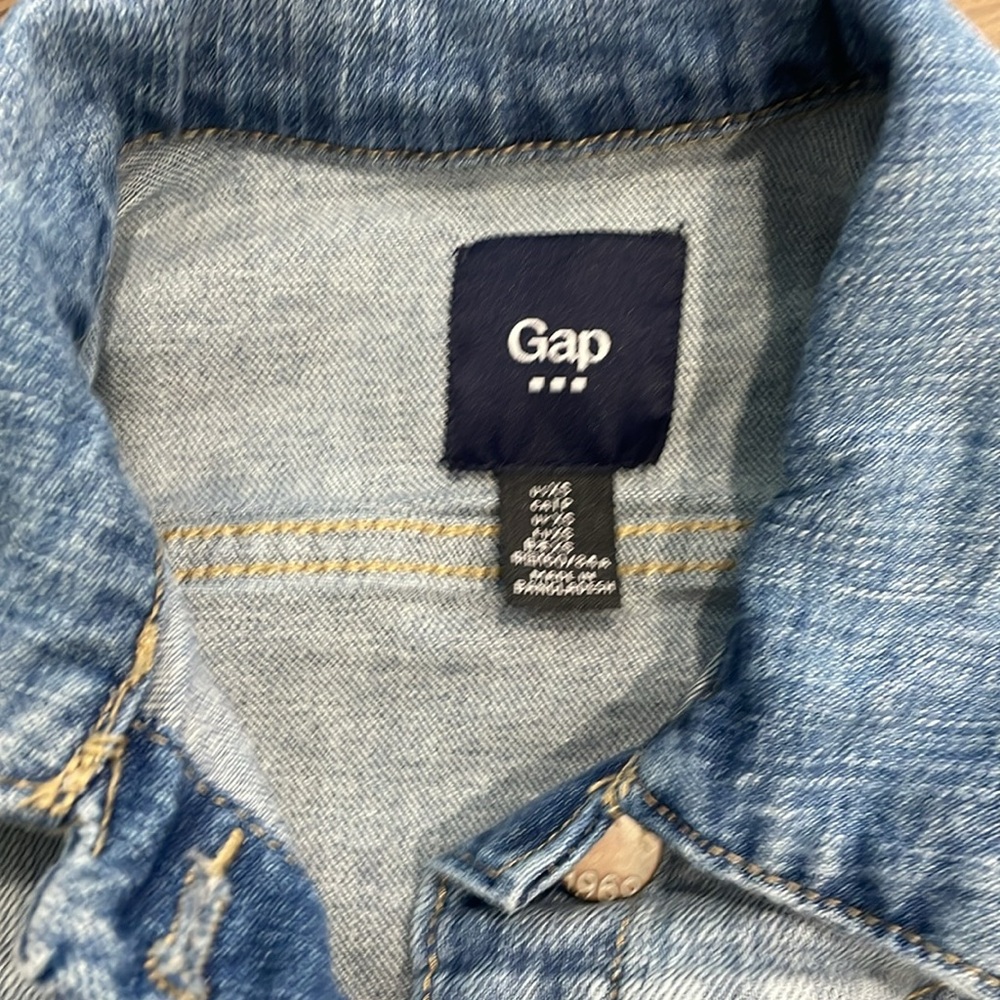 GAP Light Blue Denim Jean Jacket Distressed XS - Picture 2 of 7